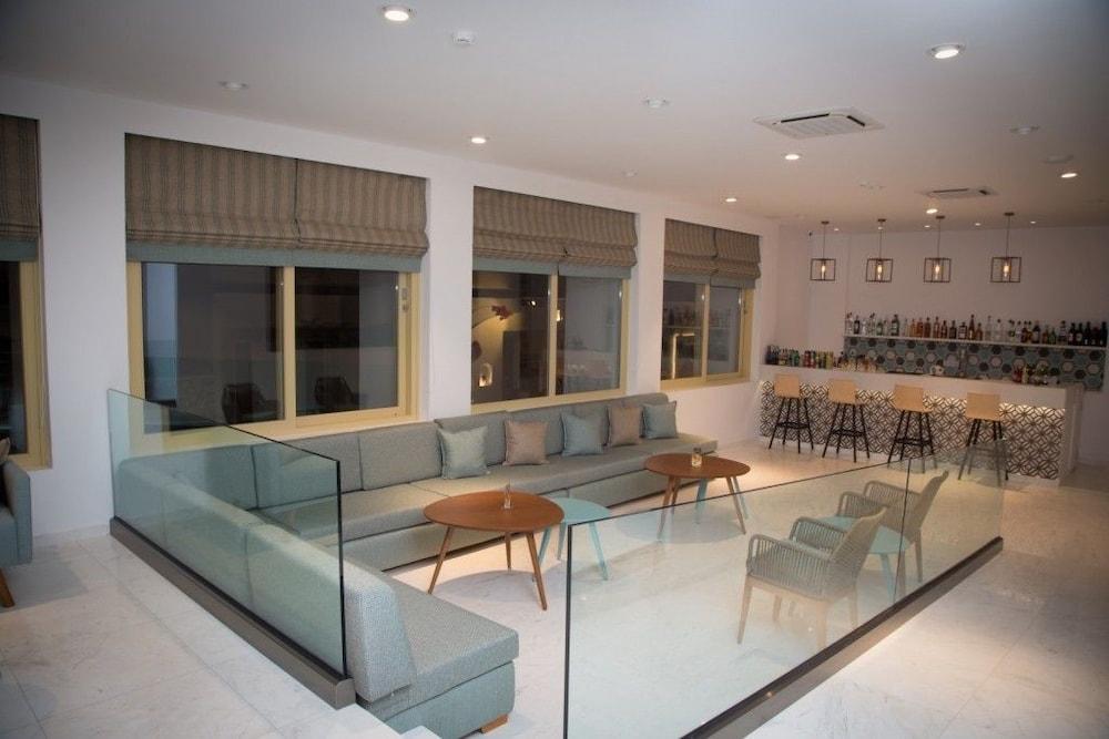 Zephyros Hotel Myrties 외부 사진